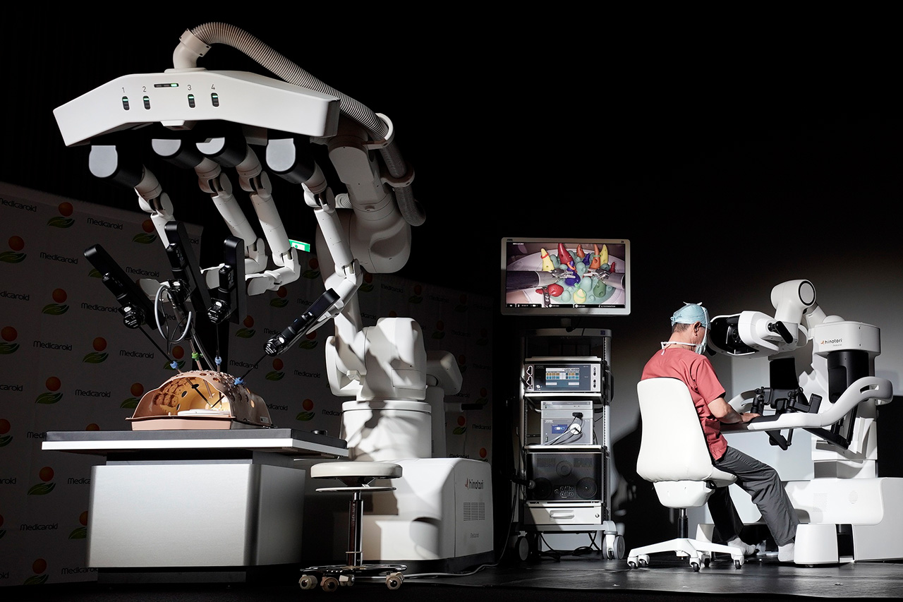 サージカルロボットシステム「hinotori™」